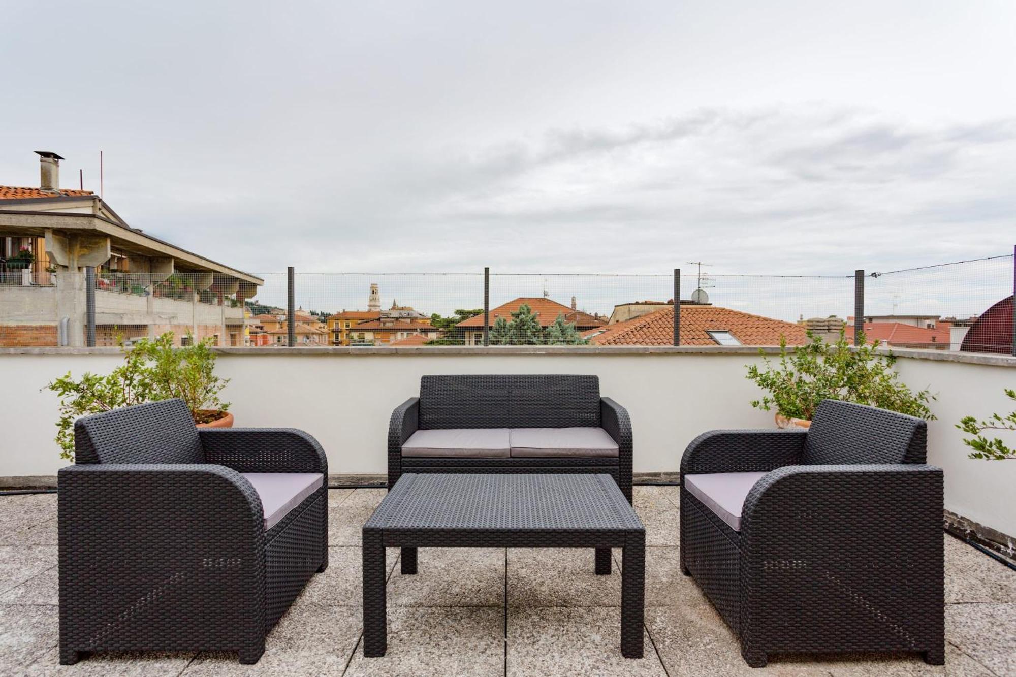 Apartamento Amazing Flat With Big Terrace And Private Car Park Verona Exterior foto